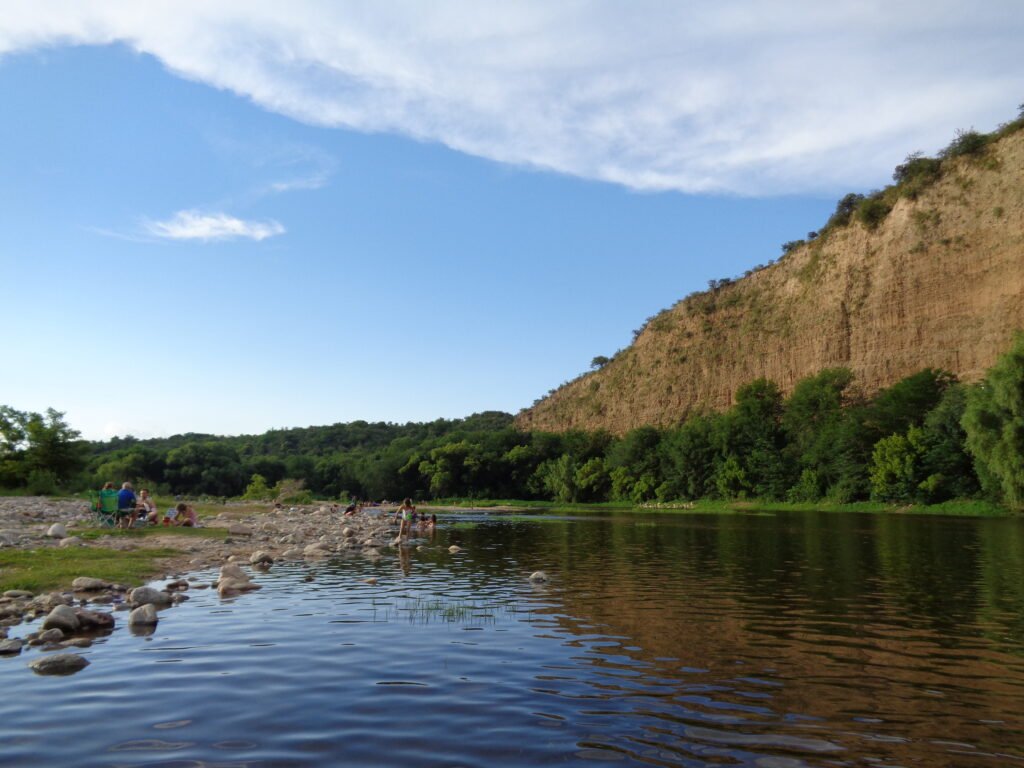 DSC01282 Barrancas y rio Cosquin