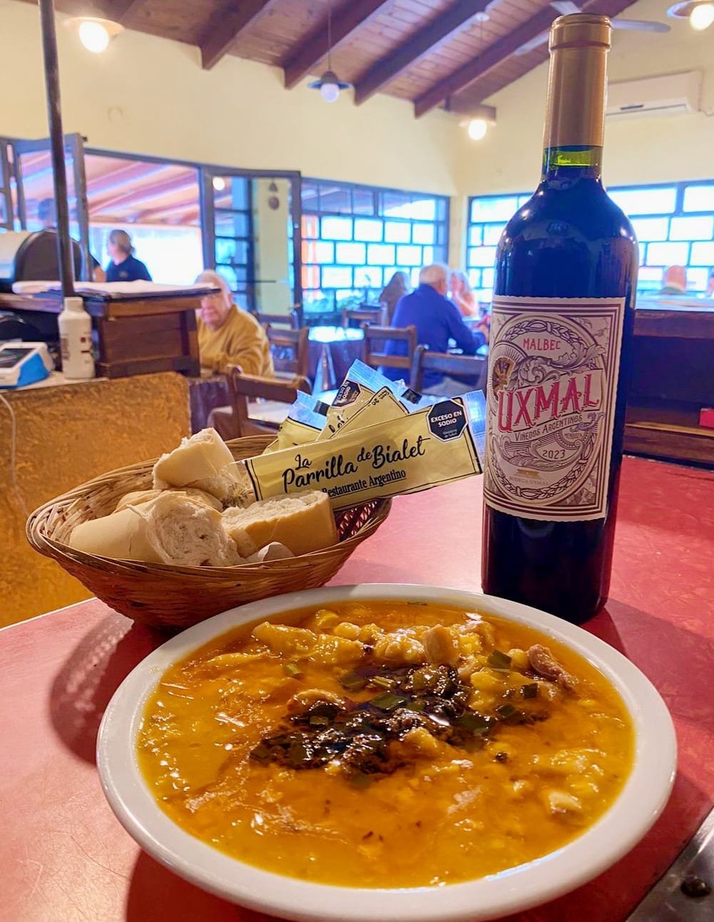 Locro y Vino